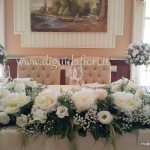 Tavolo degli sposi - Villa Orsini - Addobbi floreali con peonie e lisianthus bianchi