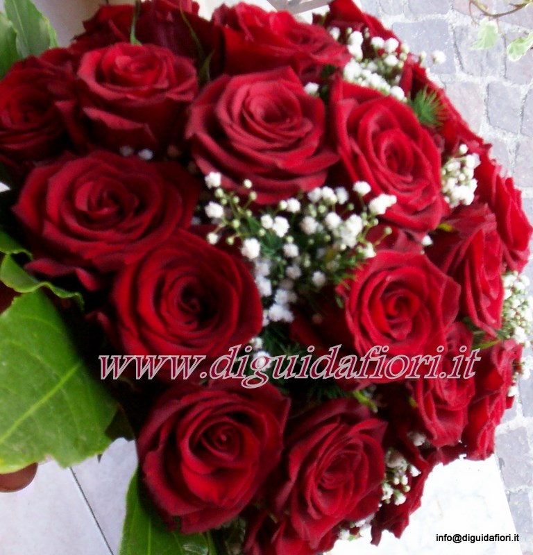 Bouquet da sposa con rose rosse