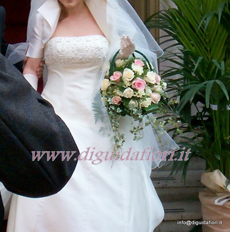 bouquet da sposa a borsetta
