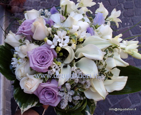 Bouquet da sposa bianco e glicine