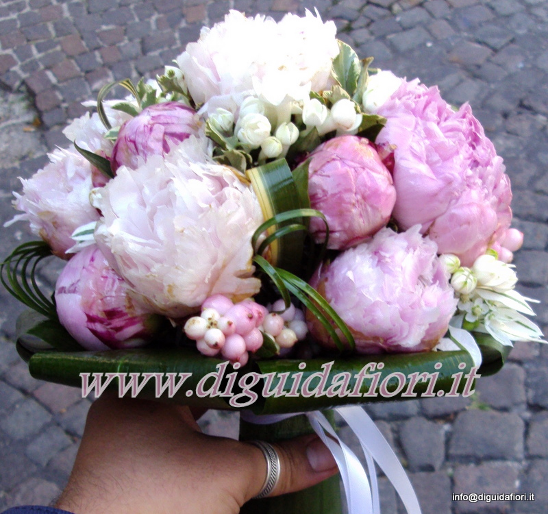 Bouquet da sposa con peonie