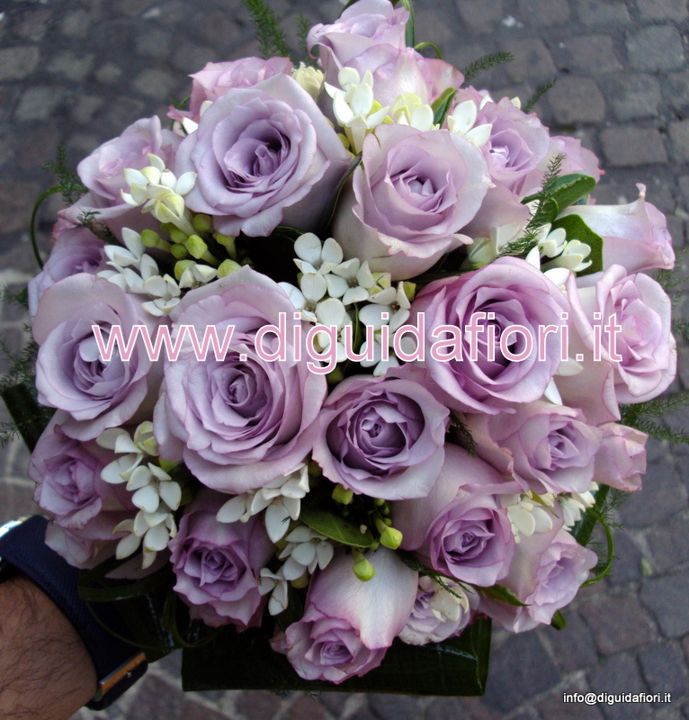 bouquet da sposa con rose glicine e bouvardia