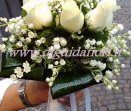 Bouquet da sposa con rose e mughetti Bouquet da sposa con rose e mughetti
