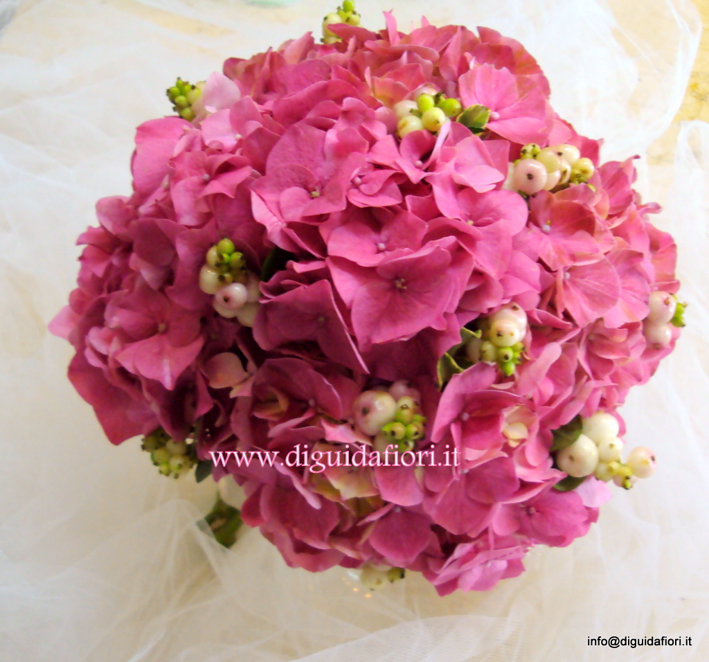 Bouquet da sposa con ortensia fucsia