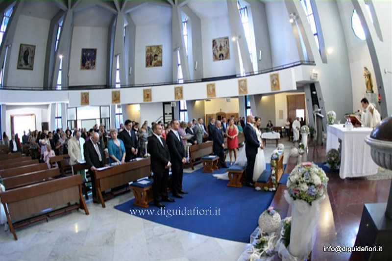 Fiorista matrimonio Napoli. Rito religioso nella Chiesa di Santa Maria della Rotonda al Vomero