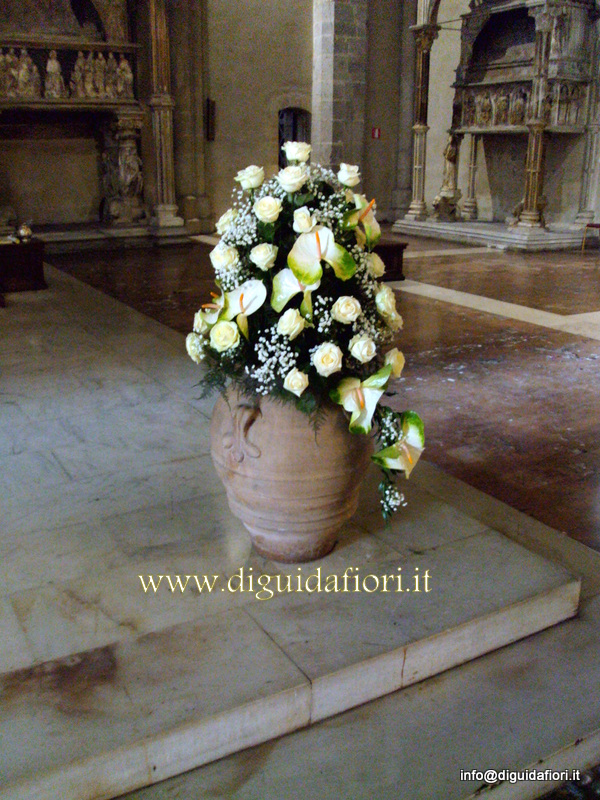 Addobbo floreale con rose avalanche e anthurium – Fiorista Napoli