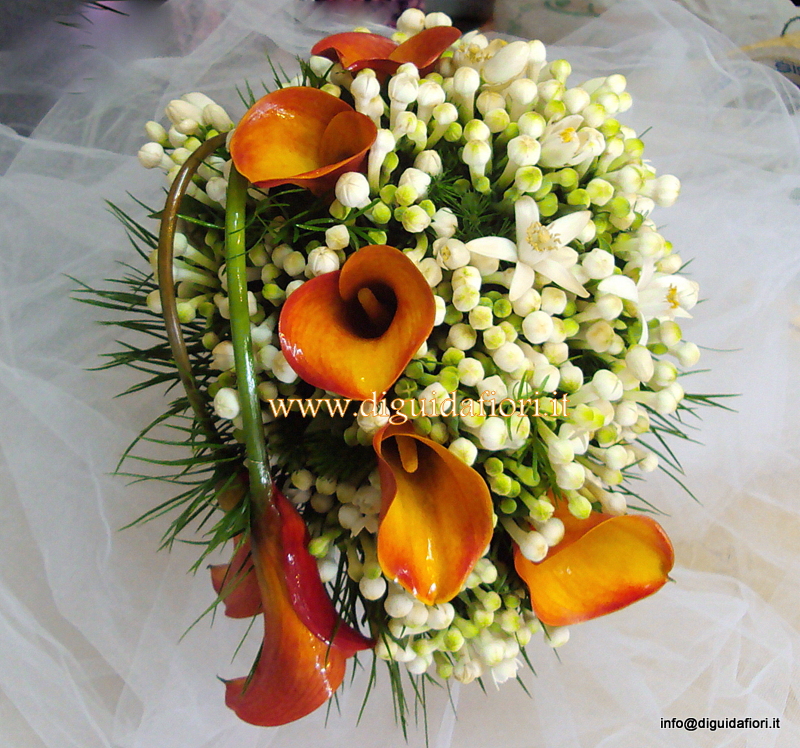 Bouquet da sposa con calle arancio e bouvardia – Fiorista Napoli