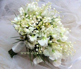 Bouquet da sposa con mughetti e fiori di pisello odoroso – Fiorista matrimoni Napoli Bouquet da sposa con mughetti e fiori di pisello odoroso – Fiorista matrimoni Napoli