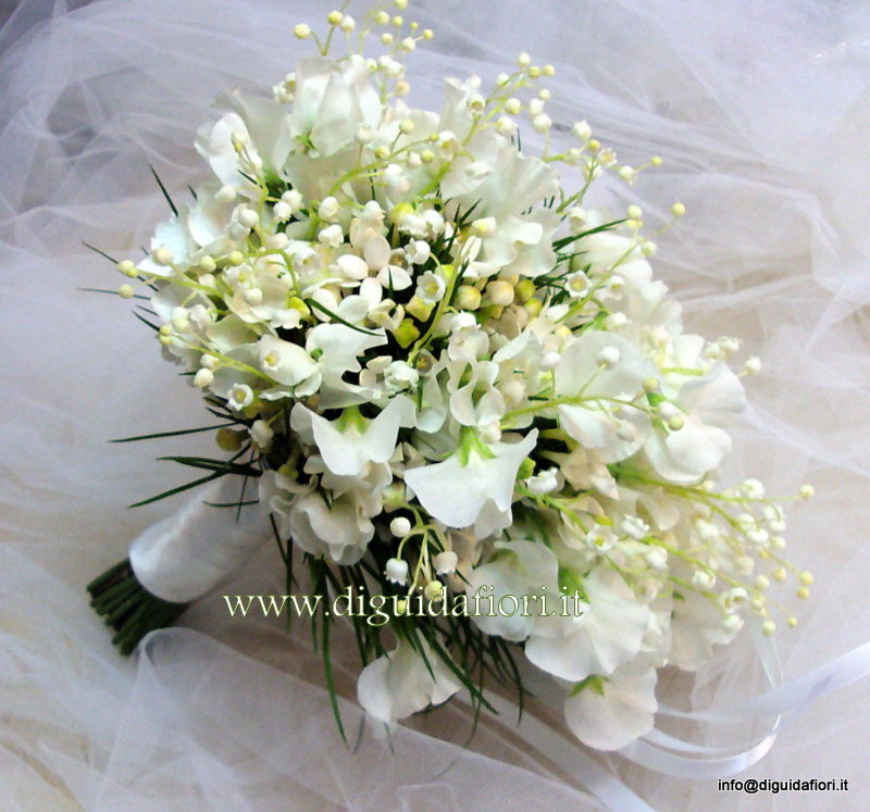 Bouquet da sposa con mughetti e fiori di pisello odoroso – Fiorista matrimoni Napoli