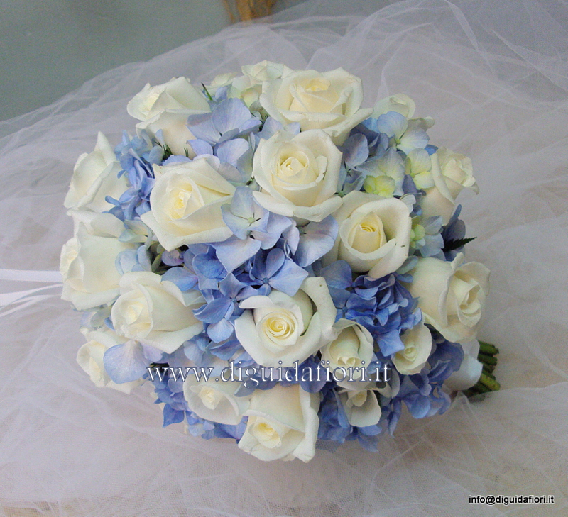 Bouquet da sposa con rose e ortensie color turchese – Matrimonio tema mare