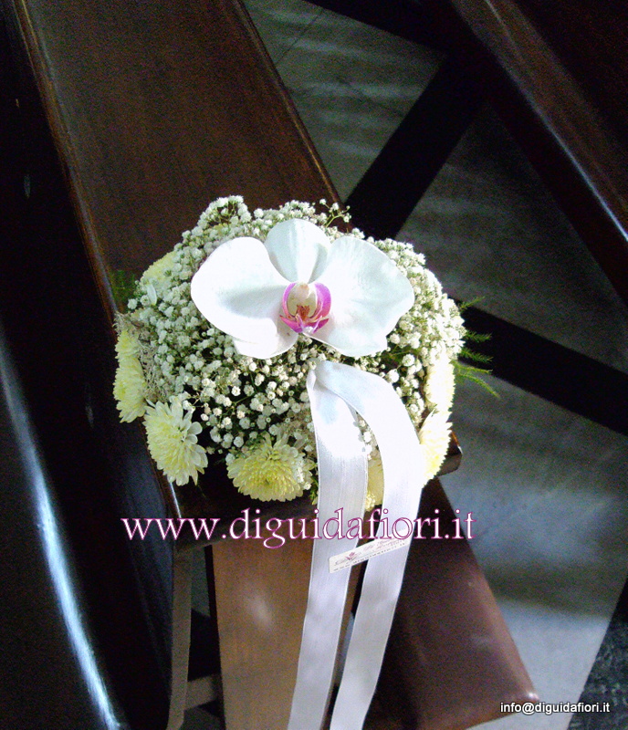 Segnaposto per panche con orchidee – dettagli matrimonio