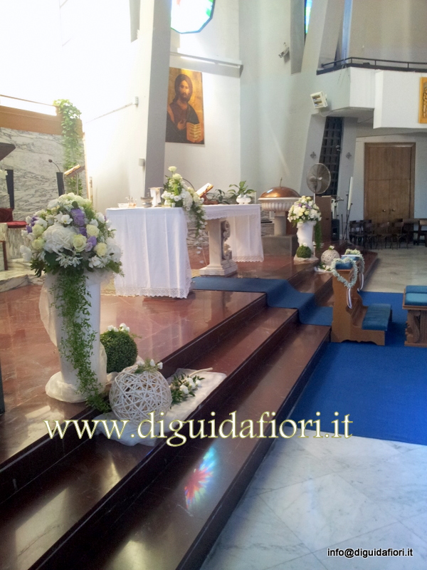 Addobbo floreale bianco e glicine per matrimonio – Chiesa S. Maria della Rotonda Napoli