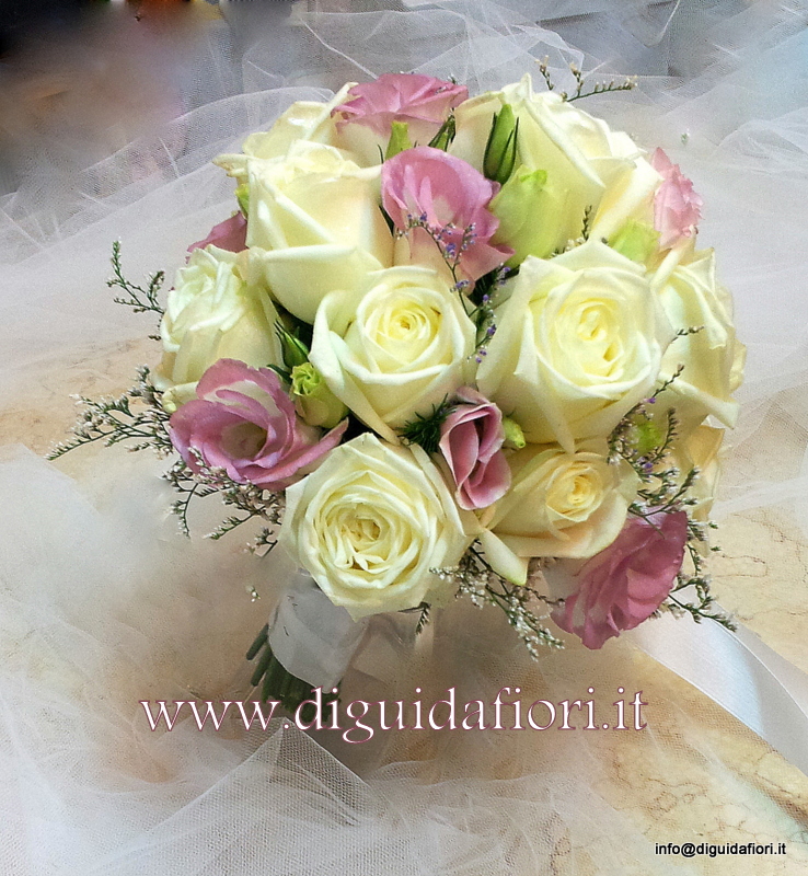 Bouquet da sposa con rose avalanche e lisianthus rosa – Fiorista Matrimonio Napoli