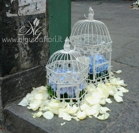 Fiori in gabbia – addobbo floreale per matrimoni