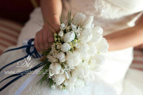 Bouquet da sposa con tulipani bianchi e bouvardia