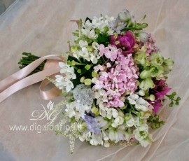 Bouquet da sposa dai colori estivi Bouquet da sposa dai colori estivi