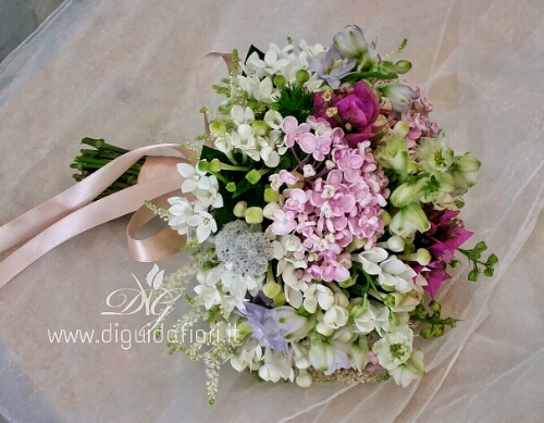 Bouquet da sposa dai colori estivi