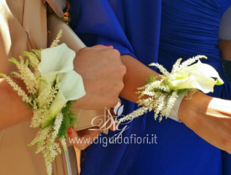 Bracciale per damigelle con calle ed astilbe – Dettagli Matrimoni