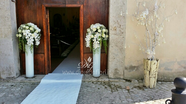 Addobbo floreale per matrimonio Chiesa del Castello di Limatola