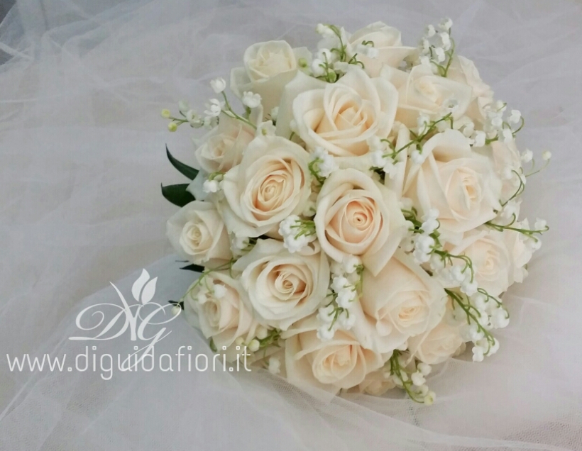 Bouquet da sposa con rose e fiori di mughetto – Accessori floreali per matrimonio