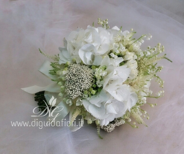 Bouquet da sposa total white – accessori floreali per matrimonio