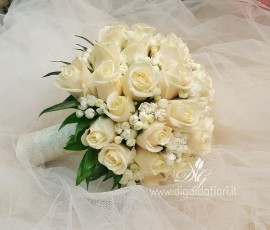 Bouquet da sposa con rose e bouvardia Bouquet da sposa con rose e bouvardia