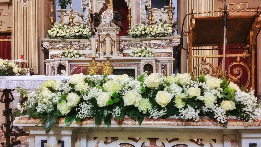 Addobbi Strade Per Processioni Religiose Addobbo floreale per matrimonio - Chiesa Santa Teresa a Chiaia
