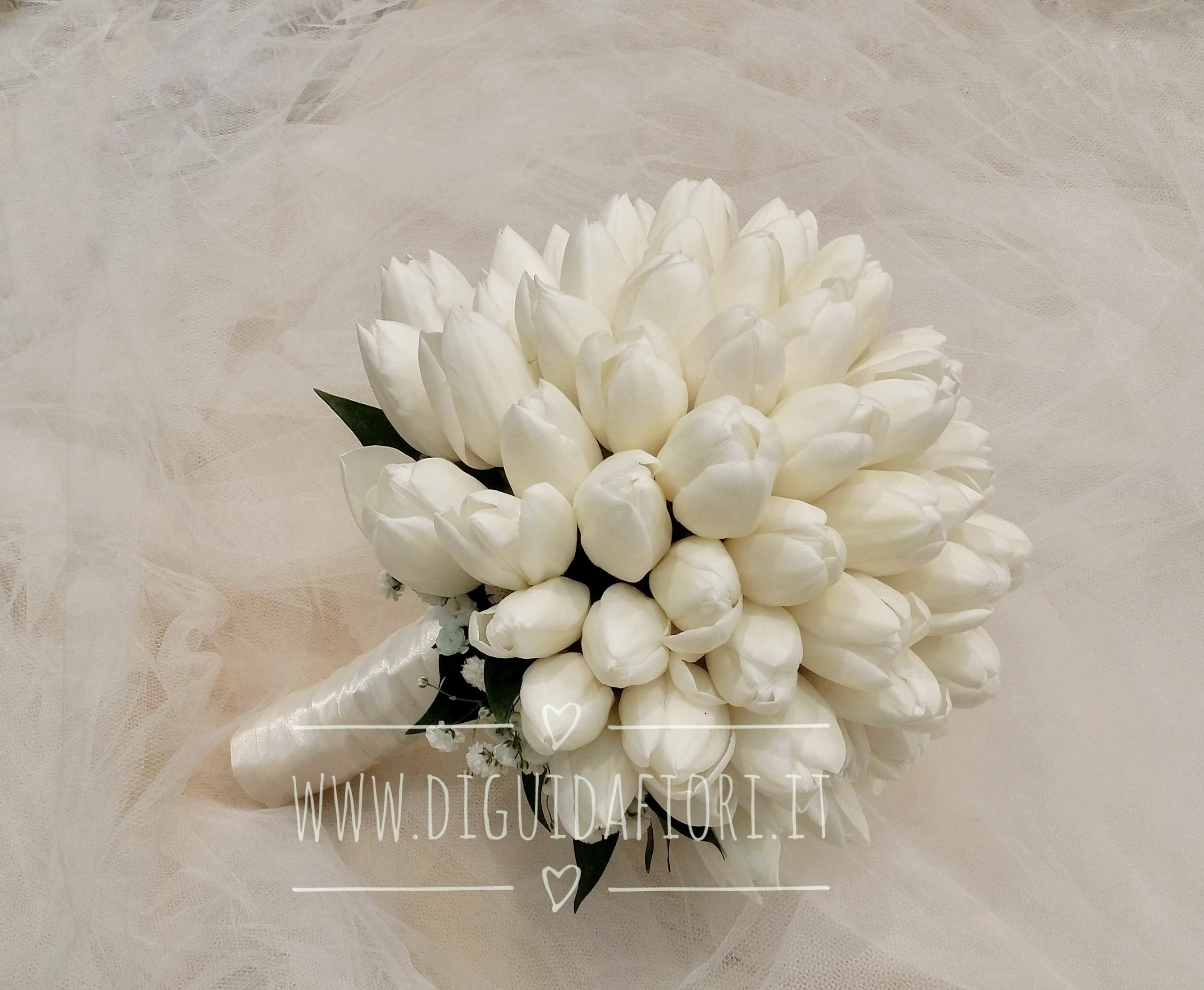 Bouquet da sposa con tulipani bianchi