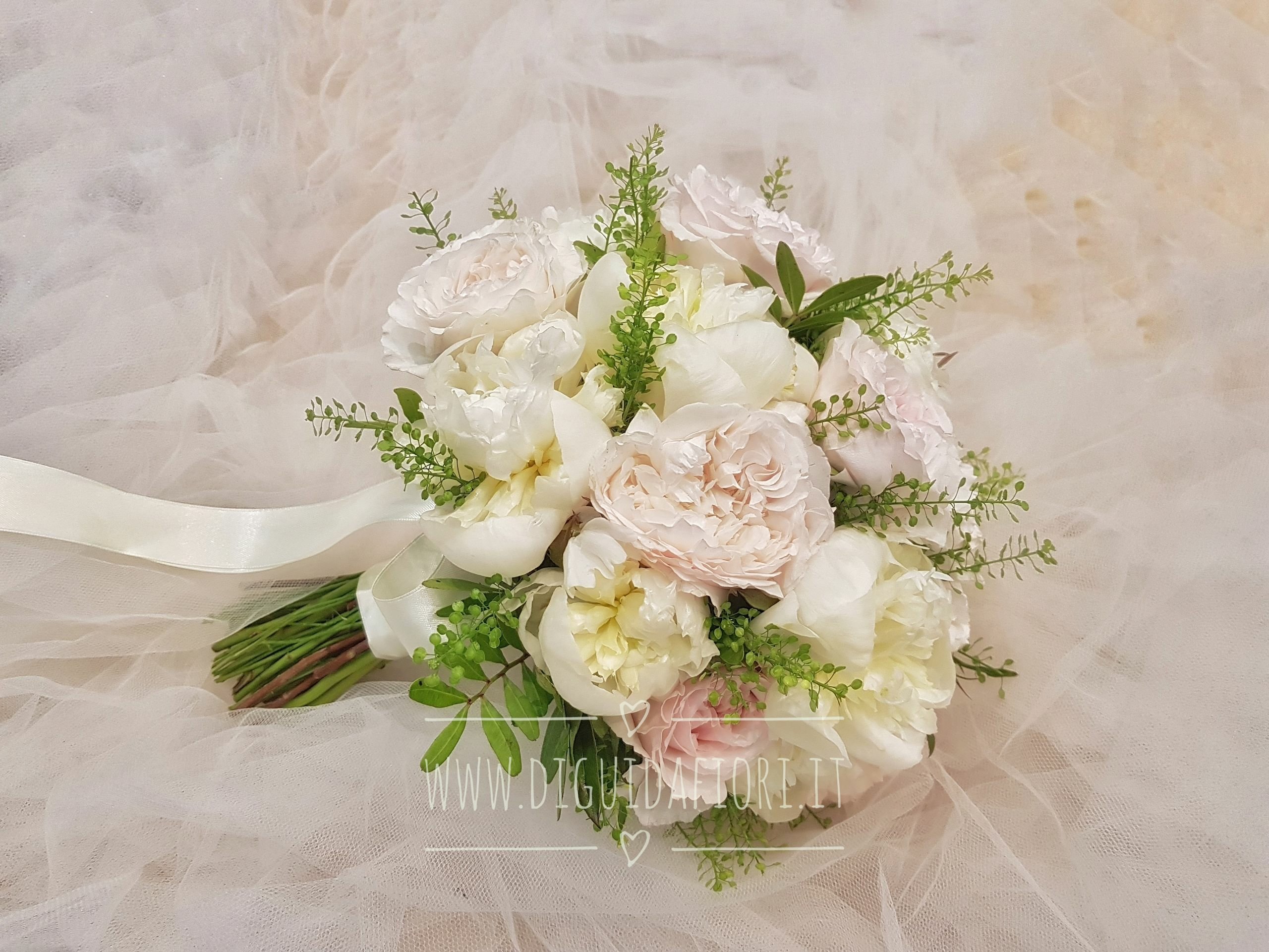 Bouquet Da Sposa Con Rose Inglesi E Peonie Fiorista Roberto Di Guida