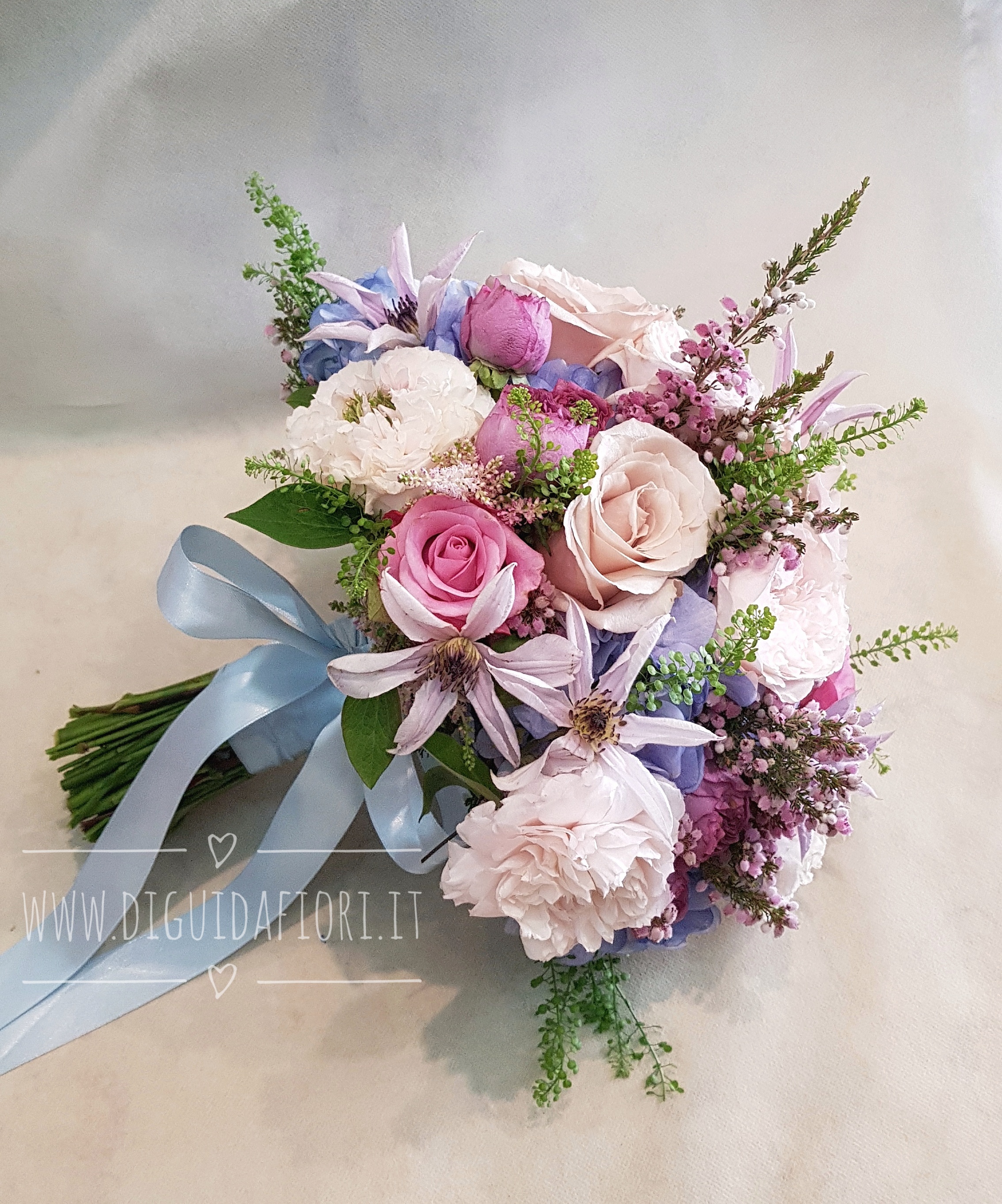 Bouquet da sposa di varie tonalità di colore