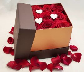 Rose rosse in scatola – flowers in a box Rose rosse in scatola – flowers in a box