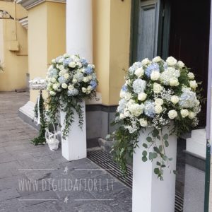 Allestimento floreale per matrimonio- Bianco e azzurro polvere